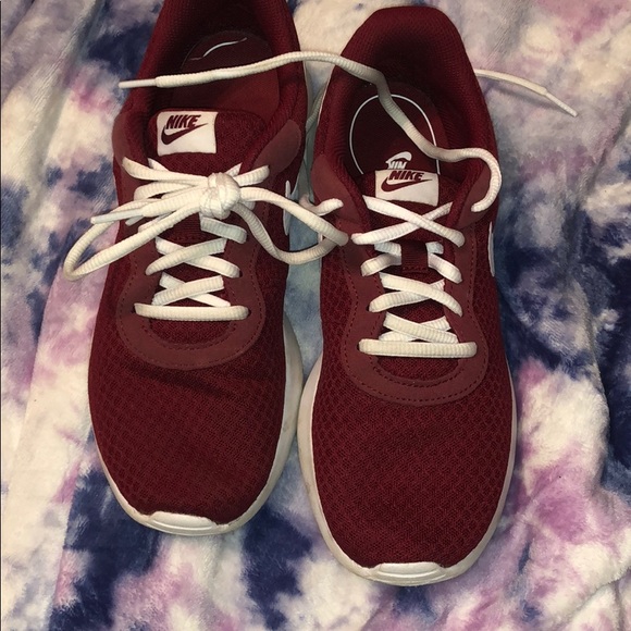 NIKE, red tenni-shoes, BRAND NEW!! - Picture 2 of 4